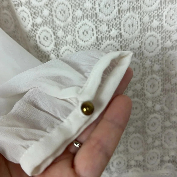 Vero Moda chiffon long sleeve with lined lace  front. - Picture 3 of 6